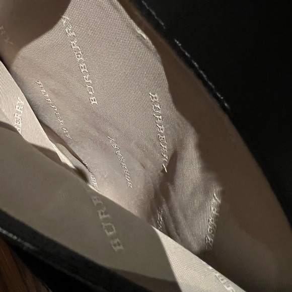 Authentic Burberry wallet with dust bag - Picture 4 of 4